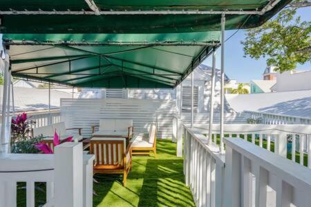 Underwater Cabana At Custom House Inn Key West Exterior photo